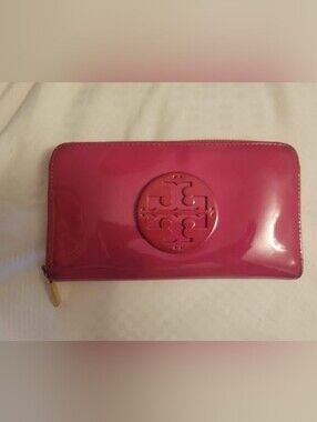 Tory Burch Patent Zip Wallet in Fuchsia Pink